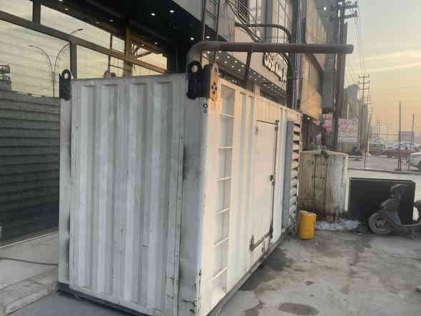 مولدة كمنز 250 kv  جديدة . محرك ما مفتوح صيانة دورية لا نقص ولا نضح وكاتم وبرميل 1000 لتر سعرهة 105 وبيهة مجال بسيط
