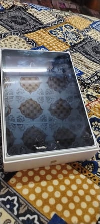‏سلام عليكم iPad للبيع السعر 170 وهذا رقمي07869217432