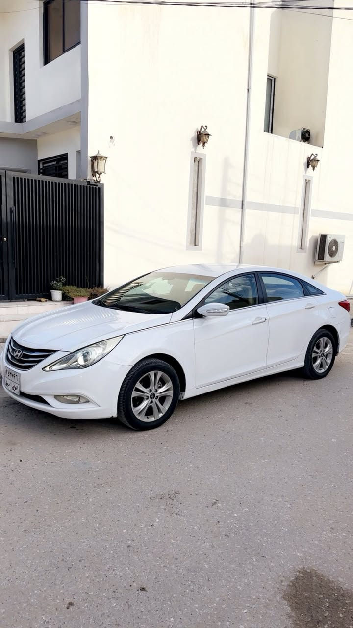 لليدور جديد سوناتا 2012 خليجي
رقم اربيل وكاله أو تحويل ماكو مشكله
السياره جديده كللش مال جناي ماشيه 155km 
محرك 2400 المرغوب
السياره كفااااله عاااامه كير محرك تبريد كفاله مابيهه نقص
-تحكم ستيرن جهتين
-تبريد امامي خلفي
-حساس خلفي
-اشاير بلمري
-للأستفسار (***********)
