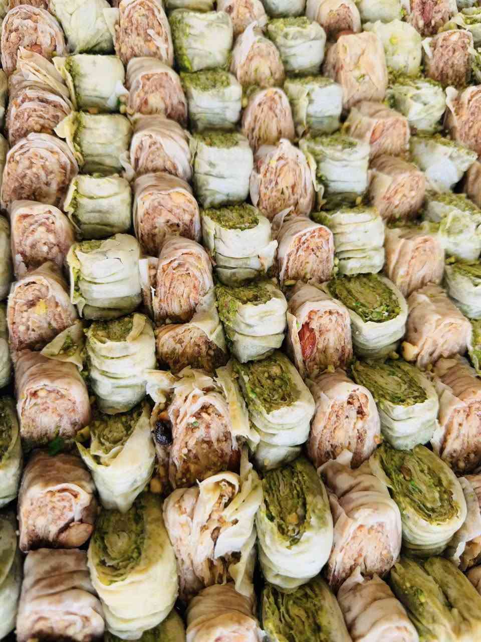 حياكم الله 
#كيك #بقلاوة #حلويات
توفر بقلاوه شقل مرتب ومناسب
بقلاوه ب3 الاف الكيلو
وتتوفر عدنا ب4
قالب كيك دبل ب5 فقط
يوجد خدمه توصيل داخل وخارج الشرقاط
***********
