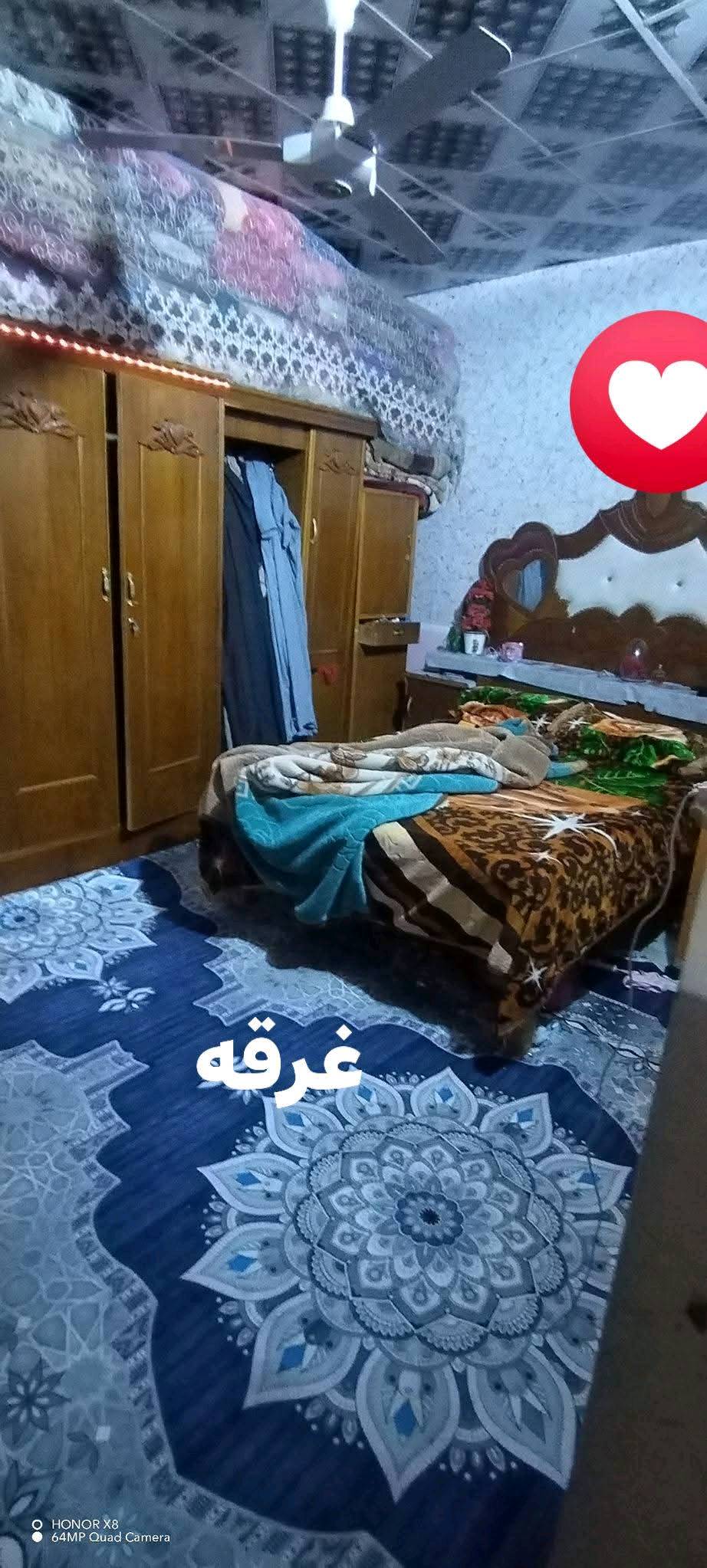 بيت للبيع بحي الرحمه قرب الكشاشيه مساحته 125السعر 33وبي مجال قليل
***********