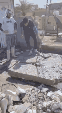 فتحت منور
فتحت درج

فتحت مصعد       فصل بيت عن البيت الثاني كلشي نشتغل

قطع جويات

فتحت باب     ***********

تفليش درج
