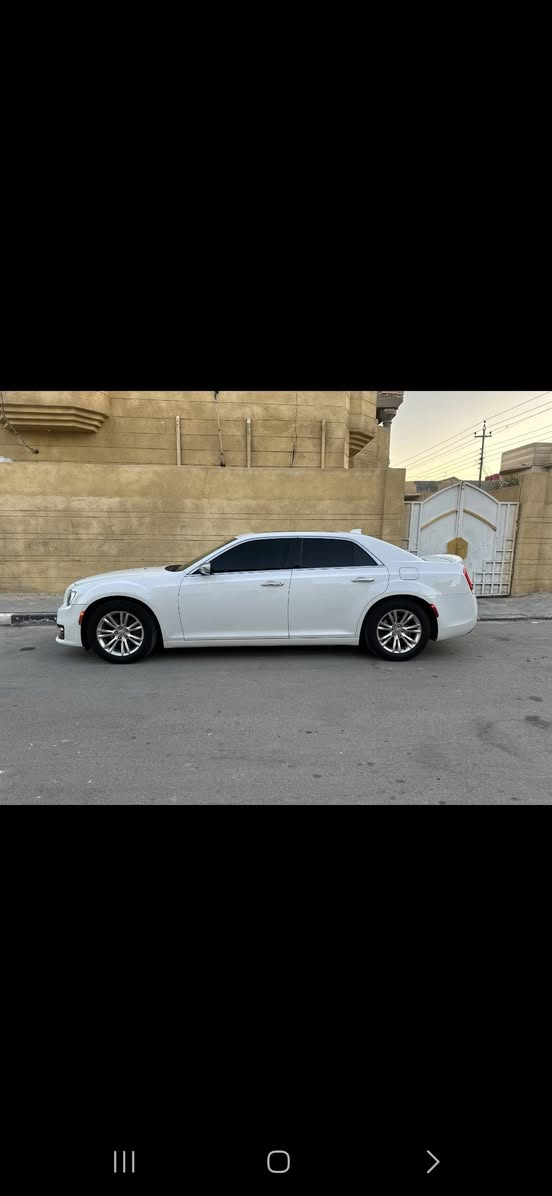 السلام عليكم اوباما لبيع مديل 2017 كفاله من الكص والصبغ فول موصفات c مكينه وكير 3600 بل كارتون تبريد ثلج كهربائيات كلها شغاله تخم تاير حداده جديده السيآره جاهزه من كلشي دواخل جديده مآبيها نقص ولأ برقي العنوآن البصرة السعر 115 الهاتف ***********
