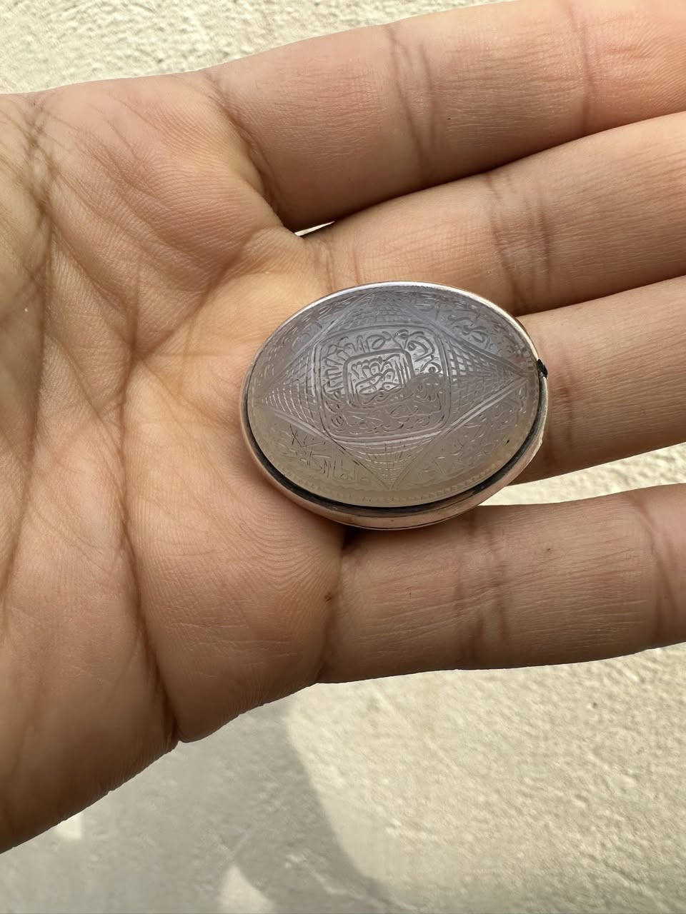 السلام عليكم للعشاق القطع الخشنه والمتميزه والثقيله عقيق يماني ابيض 3سانتيم صياغه البحرين صياغه ثقيله جداً مخطوط القلائل الاربعه 
يوجد توصيل لكل مناطق العراق 
بغداد الشعله 
***********

السعر وباقي تفاصيل خاص 💛
