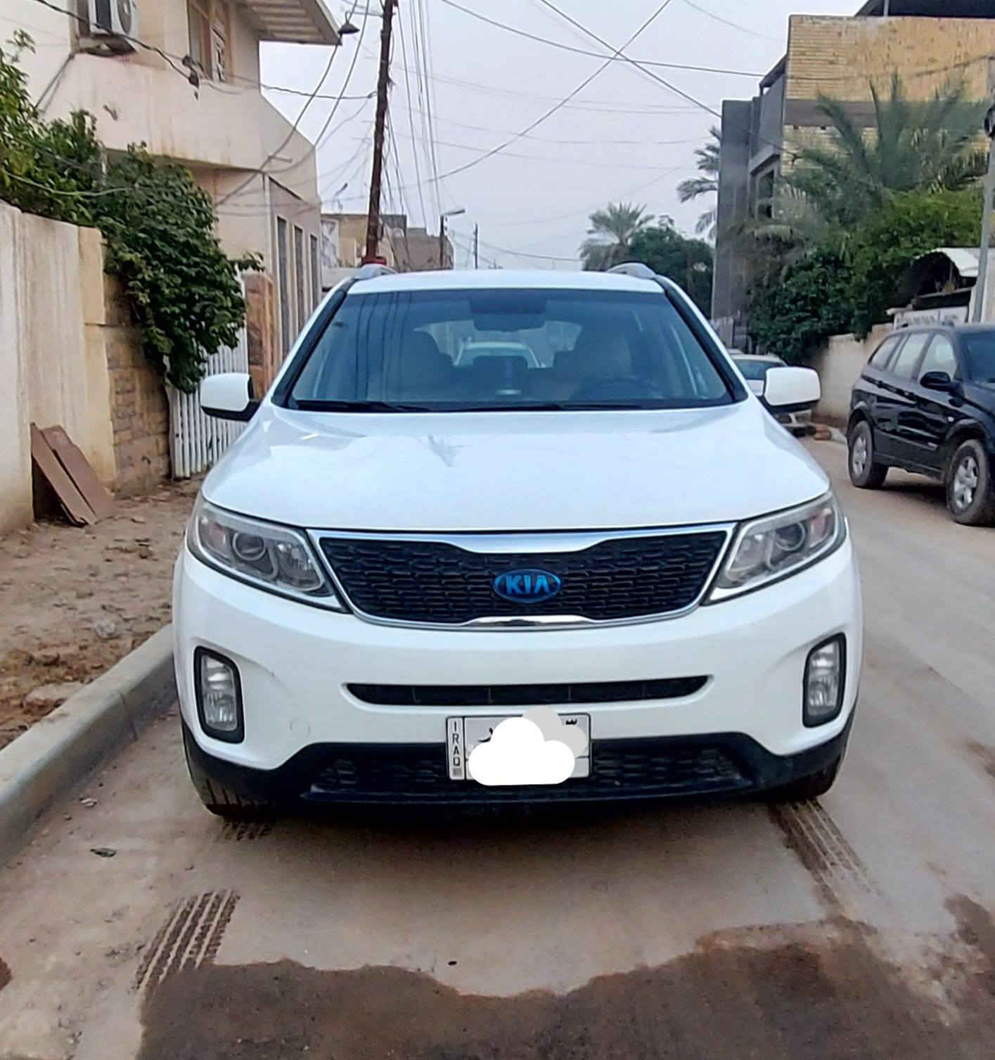 سورنتو خليجي موديل ٢٠١٤ رقم بغداد باسمي .. ٦ سلندر ..٧ راكب ..٣ قطع تبريد..كامرا.. حساس ..بيهه شخط بالباب الخلفي عكس السايق..والمحرك مفتوح كازكيت فقط والباقي كله تمام ..جاهزة من كلشي حدادية ..تبريد..تايرات...السعر ١٧٣ وبيهه مجال بسيط ...مكان السيارة بالحلة .. للاستفسار ***********
