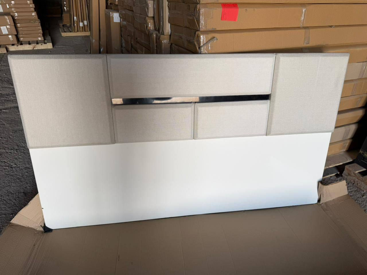 غرفه نوم تركي موديل أراي نفرين– 5 قطع

🛏 المواصفات:
• قياس الكنتور: 220
• ارتفاع الكنتور: 210
• السرير: بلوك مقفل
• الأبواب: ألمنيوم شفاف
• إنارة داخل الكنتور ✨

💰 السعر: 590 الف
ملاحضه لون الدوشمه للاسره اوف وايت وليس اسود 👇🏻
للحجز مراسلة الصفحه او الرقم التالي 
***********
***********
#اكسبلور 
#creatorsearchinsights 
#حلة_شارع_40 
#اثاث_منزلي_حديث_غرف_نوم 
#تصاميم_غرف_نوم_مودرن
