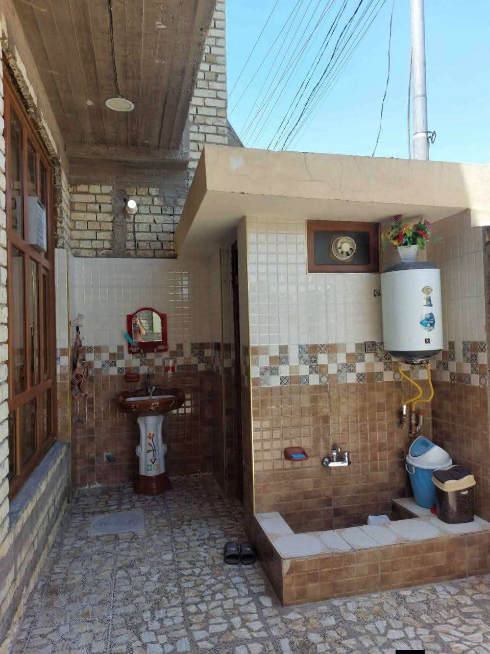 🌃 اللهم صل على محمد وال محمد 🌃
      🏫   🏫   🏫   🏫   🏫   🏫
              ⚜️ #بيت_للبيع ⚜️ 

☣️في الفلوجة حي الشهداء 
☣️ منطقه 24 قرب مطعم المزيود 
☣️ بنات درجة اولى 

⚜️المساحة : 175م 
⚜️الواجهة : 8.5م
⚜️النزال : 20م

طابقين 4 غرف نوم ثنين فوك وثنينةجوه مطبخ حار وبارد
صالتين واستقبال ومناور ثنين 
البيت على ساحه 

 ⚠️ الشارع 🚸 : 10م  
⭕ السعر :  225 وقابل للتفاوض
🧰⚖️ نوع الملك 🧰⚖️ : طابو صرف سند 
للاستفسار : مراجعة 
🥇#مكتب_الاقصى_للعقار 🥇
 للاتصال : *********** 📞☎️
واتساب : *********** 📞☎️
⭕التسلسل: 132
#عقارات_الفلوجة #عقار_للبيع #عقارات_الانبار #عقارات_العراق  #العقار #عقار
#العقار_للبيع #للبيع #بيع #بيت #بيوت #قطعة #قطع
#ارض #اراضي
