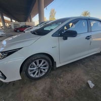 كورلا هايبرد 2025 ماشيه 4000 الف  رقم بغداد بأسمي تحويل ثاني يوم   تجم...