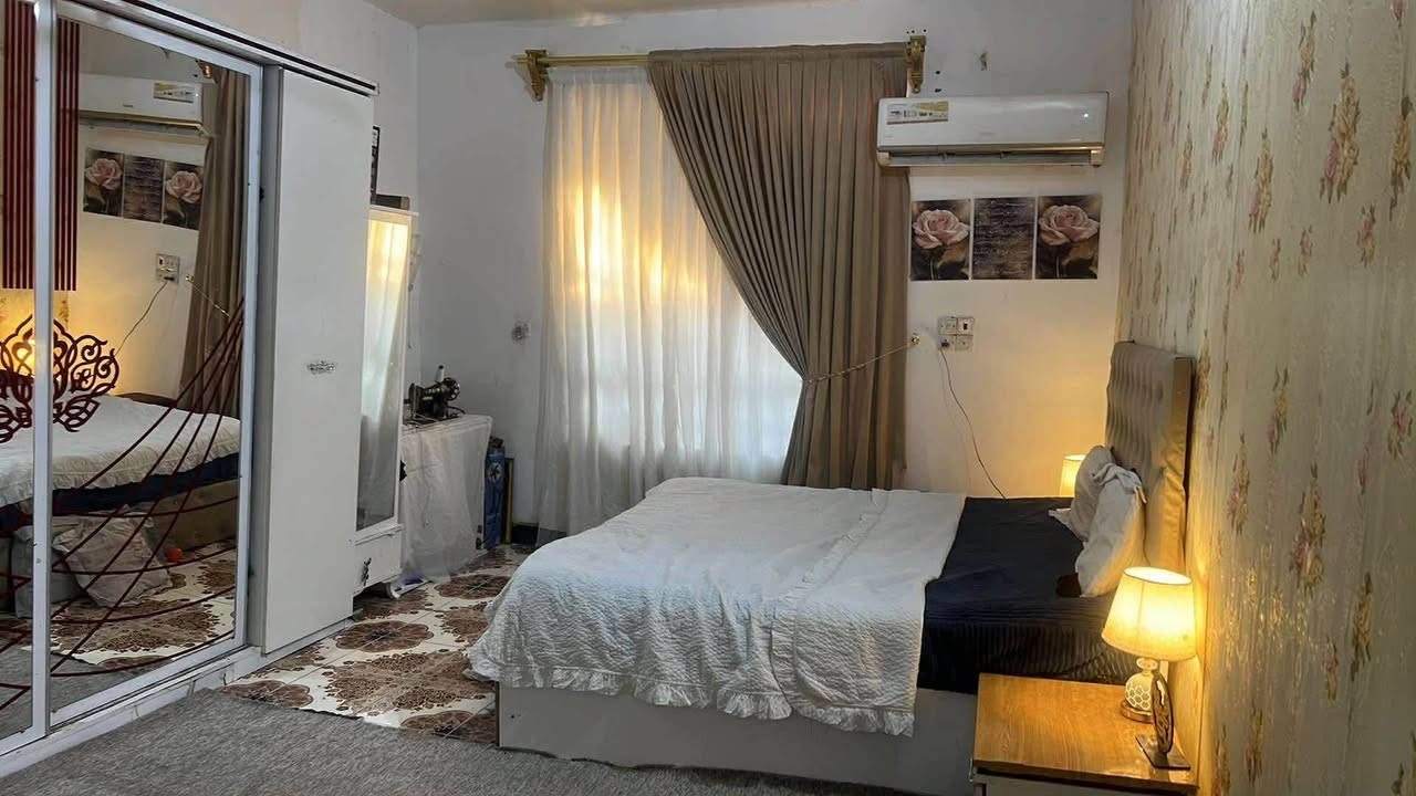 موجود عندي بيت للبيع الحكيم نزلت بيت خليفه مساحته 170 متر سقف صب  يحتوي على غرفتين نوم وحده جوه وحده فوك وصاله ومطبخ وصحيات داخليه وخارجيه وحديقه وطرمه جبيره السعر 34 وبي مجال


**إذا كنت صاحب هذا الإعلان وتريد حذفه لأي سبب، رجاءا أرسل رسالة إلى الدعم الفني**