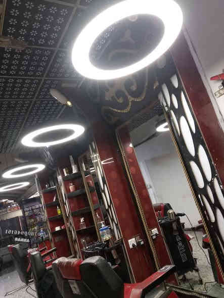 السلام عليكم ميز حلاقة  نضيف كلش  خشب درجة اولى 3 مريالت رتفاع فوك2متر  طول تقريبن فوك الاربعة  ويضغر  يرهم صالون نسائي
بسعر مناسب 400وبي مجال بسيط
مكاني بابل حصوة سكندرية
***********
