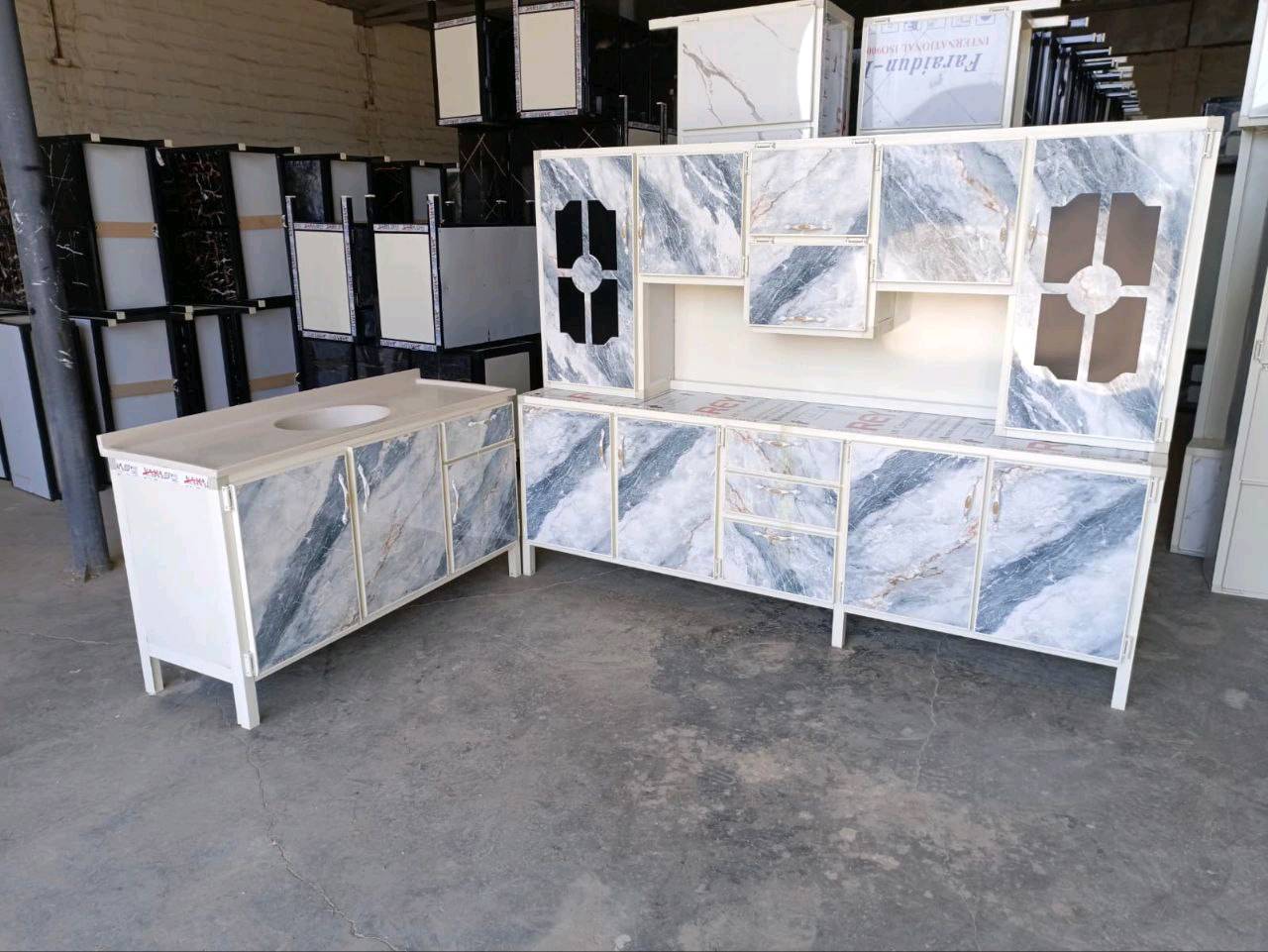 كاونتر مترين ونص مع ملحق مترين ونص.  مع سنك مرمر متر ونص السعر 350

توصيل الجميع محافظات العراق 
الاحجز والاستفسار راسلو الصفحه