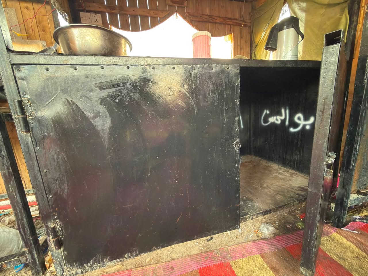 ميز جاي وميز ماي للبيع حديد ثقيل درجة اولى خشب جديد 
سعر الميزين 300 الف 
العنوان ناصرية حي الامن الداخلي 
للأستفسار ***********
