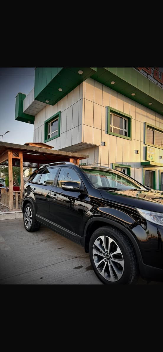 سلام عليكم 
كيا سورنتو موديل 2014 للبيع فقط
المحرك 3500 6سلندر المرغوب 
السيارة نظيفة بدون لا ضربة و لا صبغ فقط تعديل بارد بأيد صاحبها باب السايق و خلف السياق و موضحات بالصور مع كتاب الفحص 
يوجد بطاقة بانزين
مواصفات خليجية فول
بانوراما 
بصمة ابواب و تشغيل
نظام ترحيب
كشنات كهربائية
حساسات الوقوف
نظام ايكو
شاشة ابل كار بلي و اندرويد اوتو
السيارة ما تحتاج اي صرف 
طخم تاير جديد 
و حداده صدر جديد
التبريد ثلج
الدهن المحرك و الكير جديد مبدل
صرفية الوقود ممتازه مقارنة مع باقي سيارات
السعر 18500 دولار
دفتر و 85ورقه و بي مجال بسيط 
الرقم : *********** موجود اتصال و واتساب
