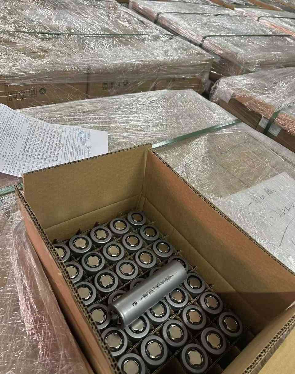 LiFePO4 battery FN-40140-HE-20Ah 3.2V 60A LFP batteries Cell 3.2V Lithium iron phosphate battery IFR40140 20000mah cylindrical rechargeable LiFePO4 battery cell,Electric tricycle Grade A rate batteries.
This rechargeable lithium battery is widely used in Electronic appliances and small appliances,Solar lighting series, Solar street lamp,Energy storage series,balance car,mobile power supply,Twist car,thinking car,drift car,electric motorcycle,electric scooter,electric bicycle,Sound System,Electric tricycle,Solar Monitor,Electronic Tools,Emergency starting power supply,Flight detector,fishing machine,Sweeping machine,Electric smart sensors,Electronic Speakers,Power tools,garden machinery,Robot,unmanned detection aircraft,Solar power Lights,Laptop,Power Station,vacuum cleaner, sweeper,Electric fan,Electric smart door monitoring card,energy-saving audio,Energy storage/power/military battery,automotive power battery,etc.High-end quality,brand quality,safe and reliable,high cycle performance long life.
#LiFePO4battery #electricbicycle #Electrictricycle #Energystorage #40140battery #Solarfans #Powertools #Solarcells #بطارياتالليثيوم


**إذا كنت صاحب هذا الإعلان وتريد حذفه لأي سبب، رجاءا أرسل رسالة إلى الدعم الفني**