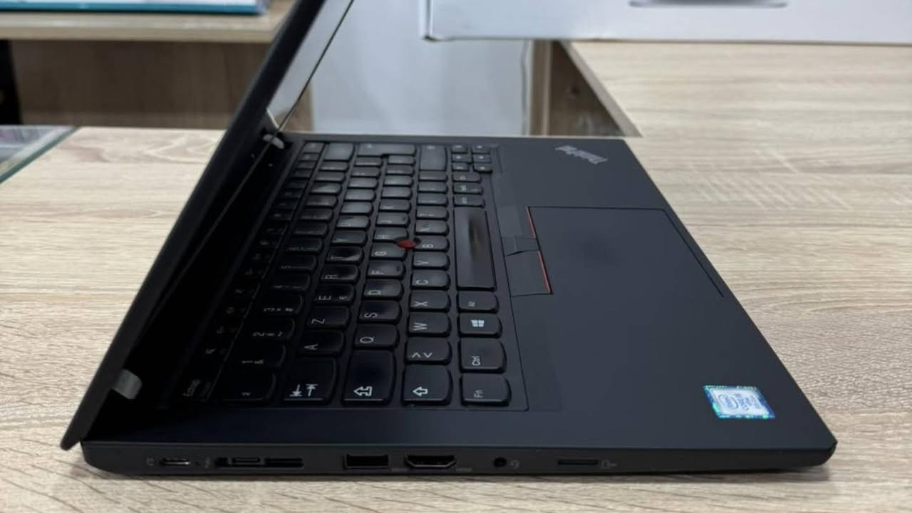 لابتوب lenovo core i7  سوبر سلم الجيل الثامن للبيع
المعالج core i7 الجيل الثامن
رام 8 كيكا DDR4
هارد 256 كيكا SSD
كرت الشاشه Intel UHD حجم 4 كيكا
الشاشه حجم 14 انج ضد التوهج  دقة FHD
باتري ليثيوم 6 خلايا  شحن سريع 65 واط والباطرية ممتازة وشاحن تايب سي 
كامره دقة hd تحتوي قفل فتح وغلق الكامره
 منفذ تايب سي و رام  وhdmi وسيم كرت وباقي المنافذ   الحاسبه كلش نضيفه وحلوه
السعر 325 الف النجف, العراق


**إذا كنت صاحب هذا الإعلان وتريد حذفه لأي سبب، رجاءا أرسل رسالة إلى الدعم الفني**