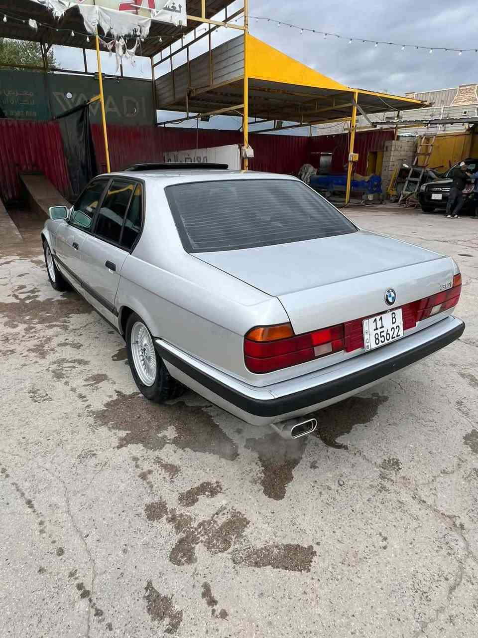 السلام عليكم بي ام دبليو للبيع رقم بغداد الدولي موديل 1990 سنويه 2030 حجم 730 سته مفتوح سياره أرباك كشنات كهرباء فتحا سقف جام كهرباءدبل جام محرك كير ممتاز جيد جدأ ادامه كامله منضومه تبريد كهربائيات بلاد كلهه شغاله اي شي نقص مابيهه السياره صبغ جماليه فقط ونصبتهه موس نصبه بلاديه احله من الصور مال جناي  مروحا كهرباء صدر امامي كله جديد وخلفي دبلات جدد ترايك مفتوح وين مايعجبك السعر 75 مكان رمادي هاتف ***********
