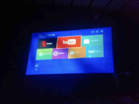 السلام عليكم عدسه. تعرض عل جدار بدون جهاز فقط انترنت وتشغل اي شي تريده موجود بيه جميع البرامج
 قياس الشاشه مالته متر ونص ولعرض متر العدسه حجم الكبير صوته واضح وعالي  اعلئ سعر ابيع خلي سعرك واذا عجبني ادخلك *********** 
وموجوده عندي وحده ثانيه حجم الصغير حجم الشاشه مالته متر. بلعافيه علئ الي ياخذه ملاحضه هذني مال امزون
