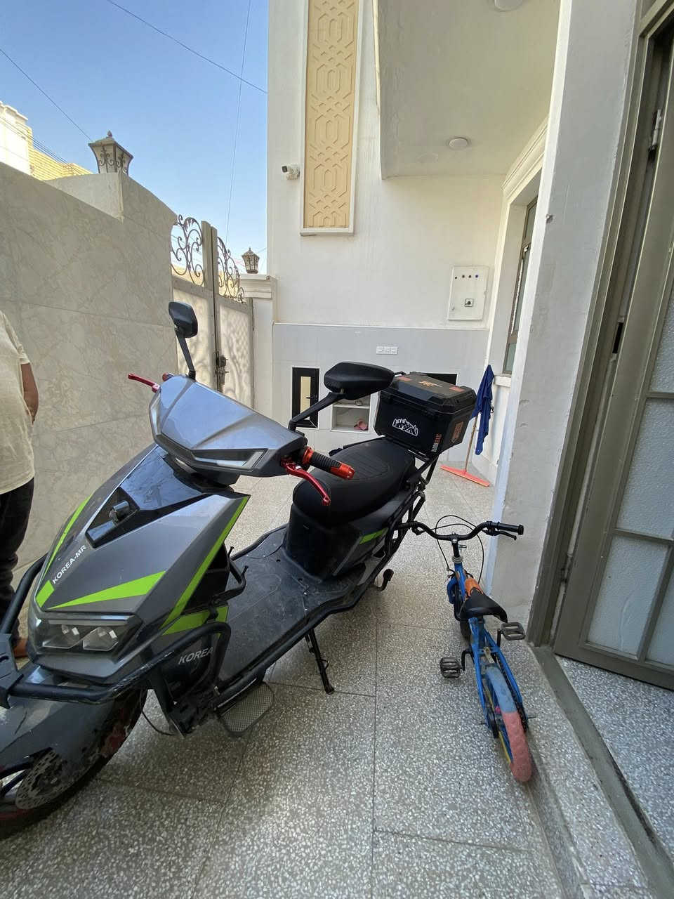 سلامً عليكم دراجة شحن.  دراجة.  تخبل. جديدة صارلها. شهر من من منزلها دراجة بطاريتها مية. توفيلنها تمشيك 7 ساعات دراجة 4 كير. سرعة 120 دراجة.  تخبل. ترحيب. تشغيل بصمة.  دراجة ب 8 بطاريات نوع ليثيوم   مكان. بغداد. الزعفرانية السعر 650 بيها مجال لطيبين رقم :*********** متواجد. وتساب فقط
