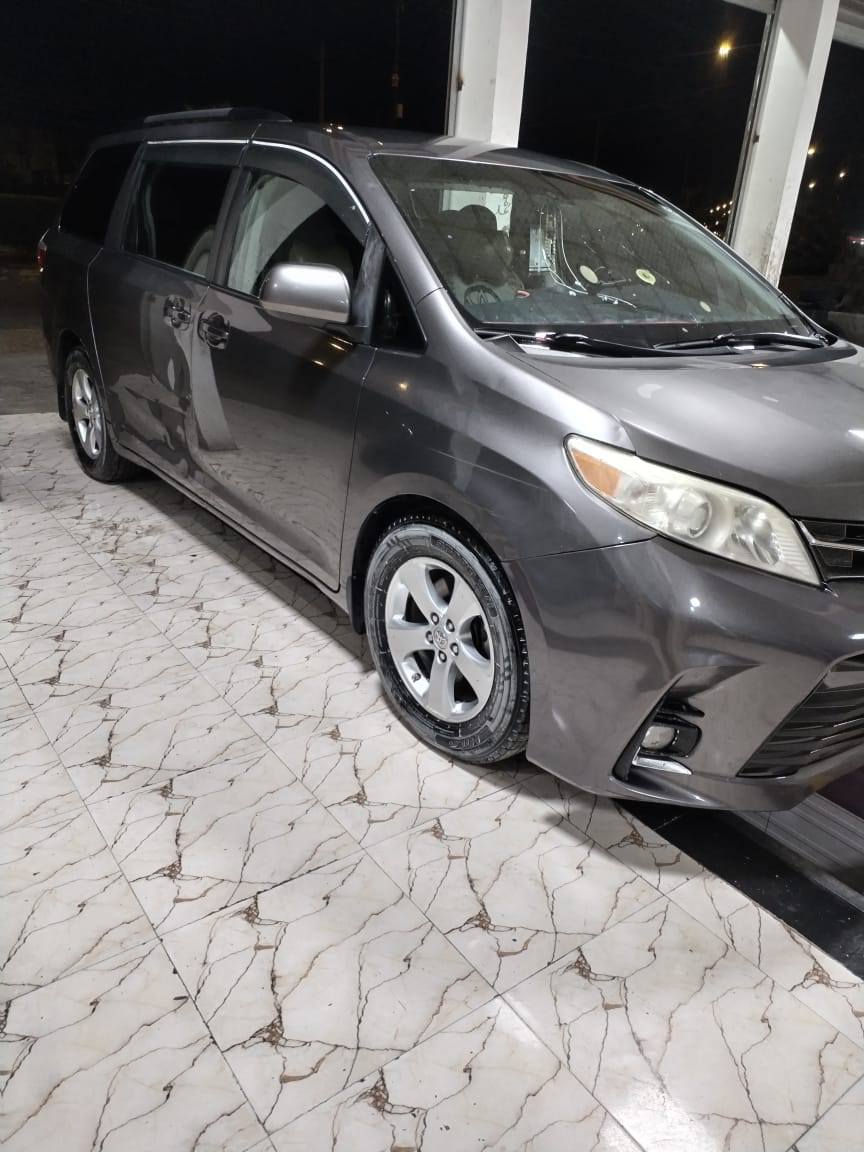 للبيع سينا موديل 2017 LE مكلف بل نشر
ضرر ٣قطع ضربة خفيفة 
ماشية ٥٣٠ كم
سيارة رقمهة أربيل 
سيارة متواجدة أربيل /القائم
رقم صاحب سيارة ***********
