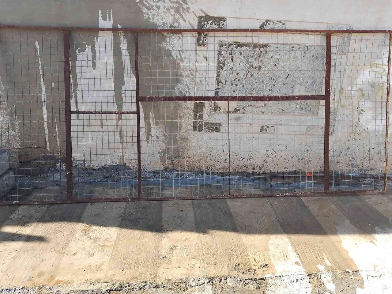 السلام عليكم 
باب سلايت السعر 70
باب حديد 40
مشبكات الواحد 45
مشبك صغير 20
للاتصال ***********
