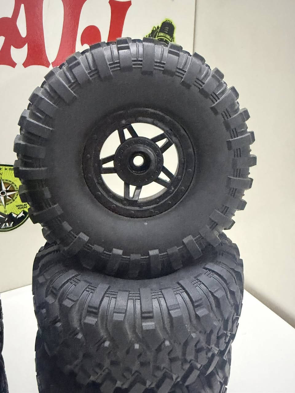 اسعد الله اوقاتكم . 2 طخم تاير الاسود بلاستك  وثاني حديث مو الامنيوم الي يخدمه يتفضل خاص


**إذا كنت صاحب هذا الإعلان وتريد حذفه لأي سبب، رجاءا أرسل رسالة إلى الدعم الفني**