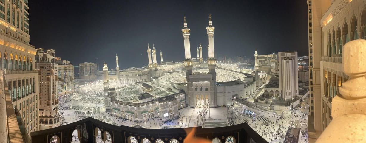 🌙✨ أبراج الجزيرة ديالى لخدمات الحج والعمرة ✨🌙
برنامج العمرة جواً – أواخر شهر رمضان المبارك 1447هـ

رحلة إيمانية فاخرة إلى الديار المقدسة في أعظم ليالي العام…
تنظيم راقٍ، خدمات متكاملة، وأجواء روحانية تليق بضيوف الرحمن 🤍

━━━━━━━━━━━━━━━

✈️ خط الرحلة جواً:
بغداد ✈️ جدة ✈️ بغداد
على متن طيران ناس السعودي

📅 موعد السفر:
🔹 المغادرة: 5 / 3 / 2026 الموافق 16 رمضان المبارك
🔹 العودة: 22 / 3 / 2026 (ثالث أيام عيد الفطر المبارك)

━━━━━━━━━━━━━━━

🏨 الإقامة المميزة:
🔸 المدينة المنورة: المنطقة المركزية – ليلتان بالقرب من الحرم النبوي الشريف
🔸 مكة المكرمة: فندق بركة الرفاع – منطقة محبس الجن

🚌 التنقلات:
حافلات حديثة ومكيّفة بإشراف مباشر ومتابعة مستمرة طوال مدة الرحلة

━━━━━━━━━━━━━━━

💺 خيارات التسكين والأسعار:
▫️ غرفة رباعية: 1400$ للشخص
▫️ غرفة ثلاثية: 1600$ للشخص
▫️ غرفة ثنائية: 2100$ للشخص

━━━━━━━━━━━━━━━

✅ يشمل البرنامج:
✔️ تذاكر الطيران ذهاباً وإياباً
✔️ تأشيرة دخول إلى المملكة العربية السعودية
✔️ إقامة فندقية حسب الاختيار
✔️ مزارات المدينة المنورة ومكة المكرمة
✔️ تنظيم إداري ومرافقة متكاملة طيلة أيام الرحلة

━━━━━━━━━━━━━━━

🌟 معنا… رحلتكم أكثر راحة، وعبادتكم أكثر طمأنينة.

📞 للحجز والاستفسار:
***********
***********
***********

📍 فروعنا:
ديالى – خانقين – تولفروش – مجاور معرض الصالحي
ديالى – جلولاء – قرب الجامع الكبير – مجاور مكتب الليث شو

نسأل الله أن يكتب لنا ولكم عمرةً مقبولة وسعياً مشكوراً وذنباً مغفوراً 🕋
