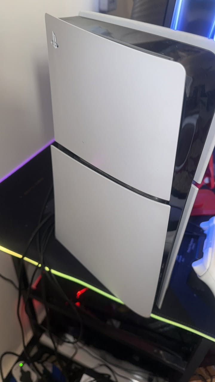 السلام عليكم 
بلي5
جديد نضيف مع يده ولصندوك 
السعر625
اكسبوكس سيريس اس
مع يده وقاعده وصندوك 
315
للتواصل ***********واتس
او خاص
