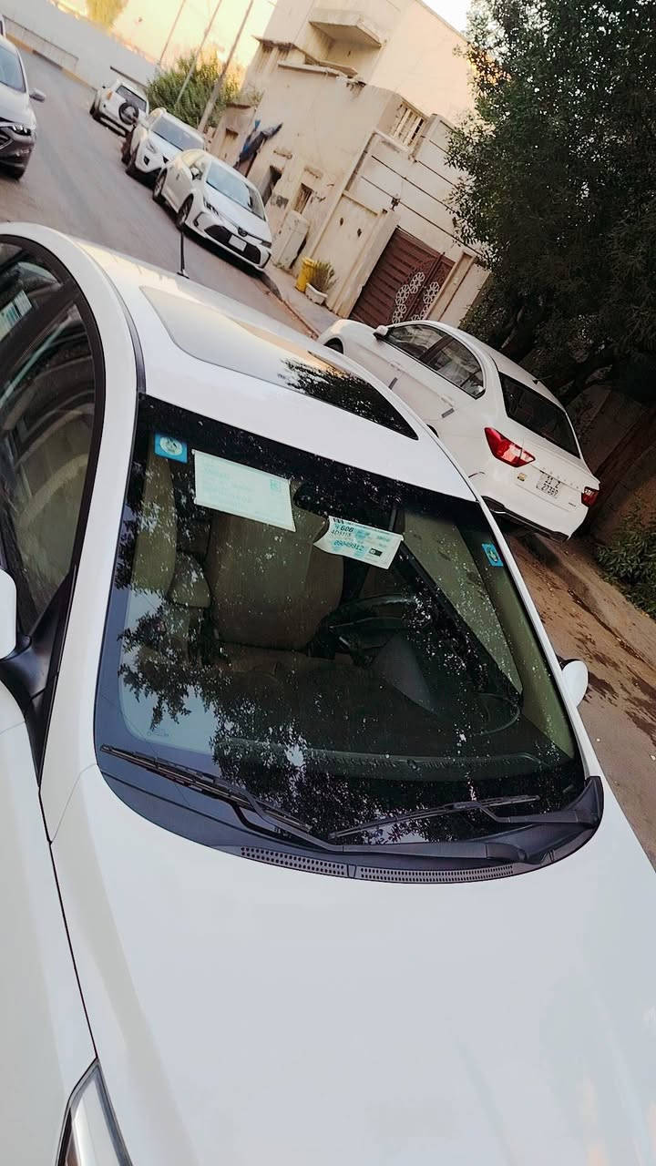 السلام علیکم اكسنت موديل 2017  فول ماعده البصمه محرك 1600 قطرتين ماشيه 54 حقيقي بيها بارد بلباب وبلدوسه صبغ قليل كير مكينه تبريد كله مكفول سعر 110 مكان بغداد  رقم  ***********
