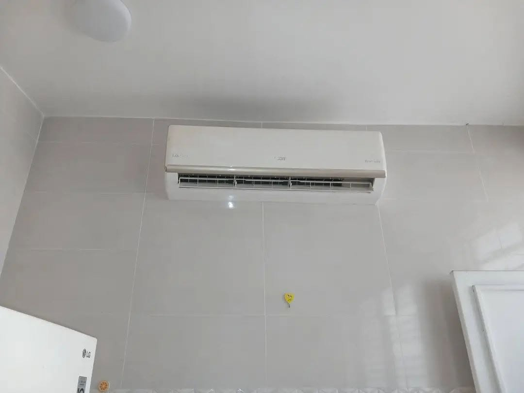 نعمل على تنصيب السبالت وصيانه السبالت والمكيفات وغسل السبالت والمكيفات بأحدث العمل والضمان ماعليك إلى الاتصال بالرقم ونجيك البيت وتساب 0772991038
