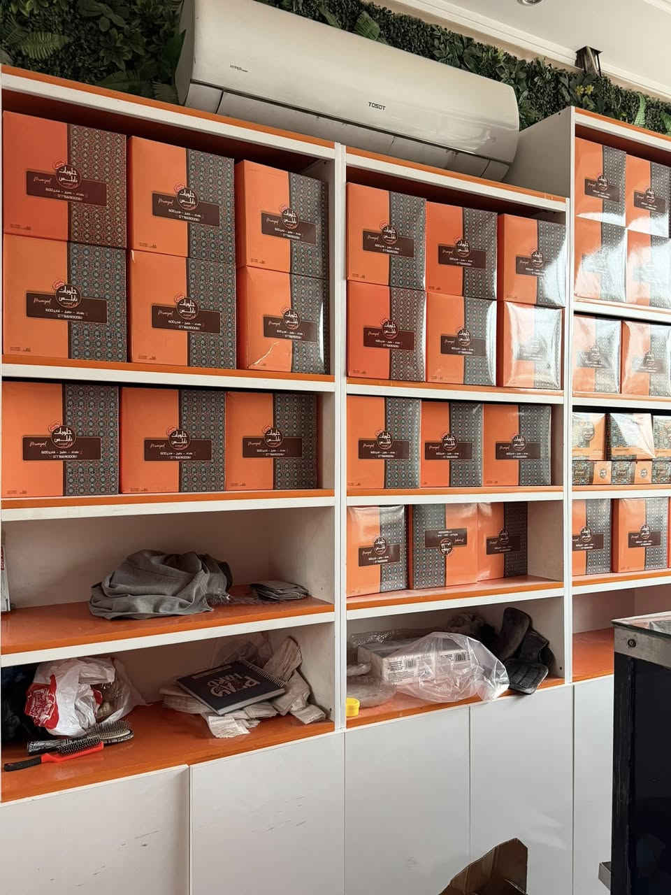 السلام عليكم فاترينات عدد 9 مع اماكن للتخزين الحالة جيده جدا عدد 6 نزال 40 عرض 100 ارتفاع 265  عدد 3 نزال 40 ارتفاع 230 عرض 83 مع عارضه ثقيله الحالة جيده  عرضها 195
نزالها 68
ثلاث طوابق
السعر مليون و 250 ابيعهن شلعة وحده


**إذا كنت صاحب هذا الإعلان وتريد حذفه لأي سبب، رجاءا أرسل رسالة إلى الدعم الفني**