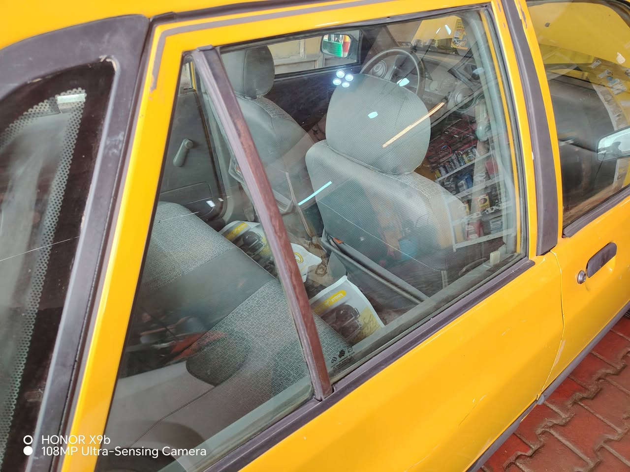 السلام عليكم ورحمة الله وبركاته سايبة موديل ٢٠٠١٤ جديدة في معنى الكلام سيارة مال بيت كير كفالة حدادية كهربائيات كفالة شواصي جهة اليسرة فقط لا غير مكينة تبريد غرامات صفر هيئة صفر مال سنة لي كدام السعر ٣٥ بية مجال رقم بغداد السنوية ٢٠٠٢٧  العنوان بغداد المدائن رقم الجوال *********** اتصل وحياكم الله
