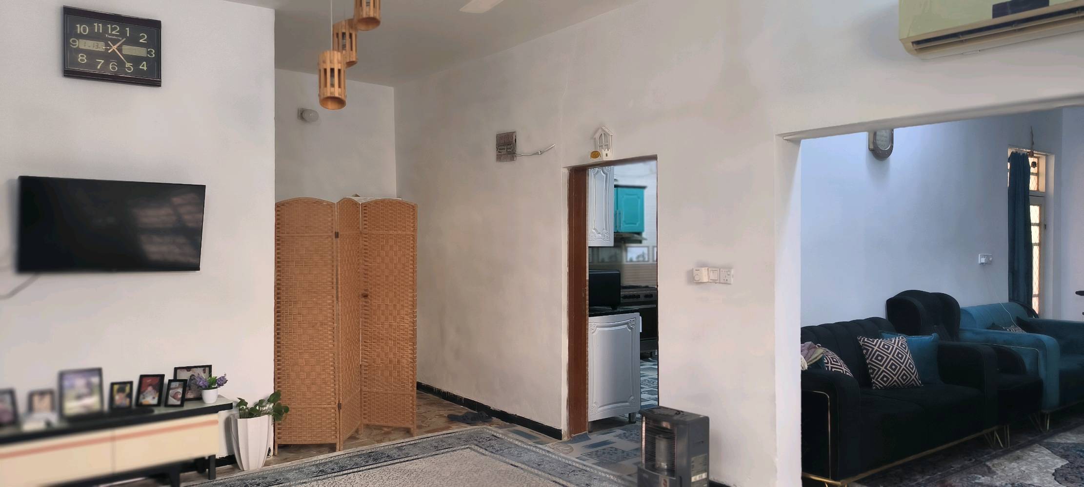 بيت للبيع طابو زراعي سند 25
مع أو بدون الأثاث 

مساحة ٢٨٥ متر (10 × 28،5)
طابق واحد غرفتين نوم وباقي الملحقات
حديقتين وكراج سيارة

السعر 185 مليون بي مجال للشراي 
وين يقع البيت بالضبط؟: 
شارع فندق البارون / قرب عمود 84 
شنو مساحة البناء؟: 
285 منها 120 تحت البناء 
هل يرافق البيع أي أثاث أو تجهيزات؟: 
مع أو بدون الأثاث 
كم عدد الغرف بالبيت؟: 
2
شنو المواصفات الفنية للتكييف والتدفئة؟: 
سبلت عدد 2 / مكيف عدد 1