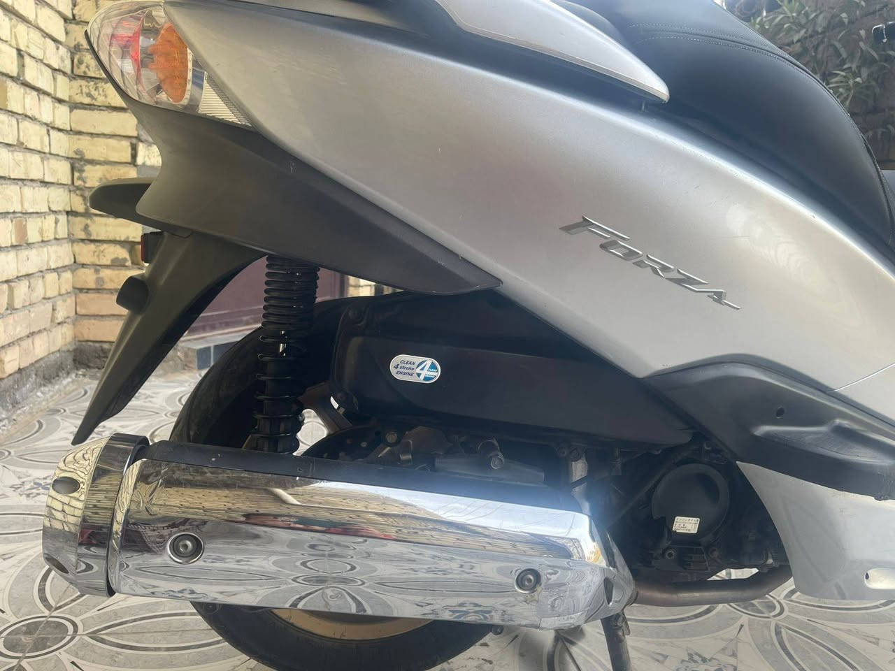 السلام عليكم ورحمة الله وبركاته
فورزا 010 
كير شغال 4 تحويلات و 7 نمر 
منضومه زينون كامله عليها
ABS امامي خلفي مزدوج
بصمه + اسويج 
عليه ادامه كاملة 
مكينه خير من الله ما مفتوحه
شلعه ومعدل خير من الله
كهربائيات كلها شغاله
كفرات نضافة 85 %
نازله رمبة شهر التاسع من معرض تبارك 
العنوان/ بغداد حي القاهرة
السعر  ١٣ ورقة وبيها مجال قليل حك الجيه للطيبين
للاستفسار اكثر
 ***********
