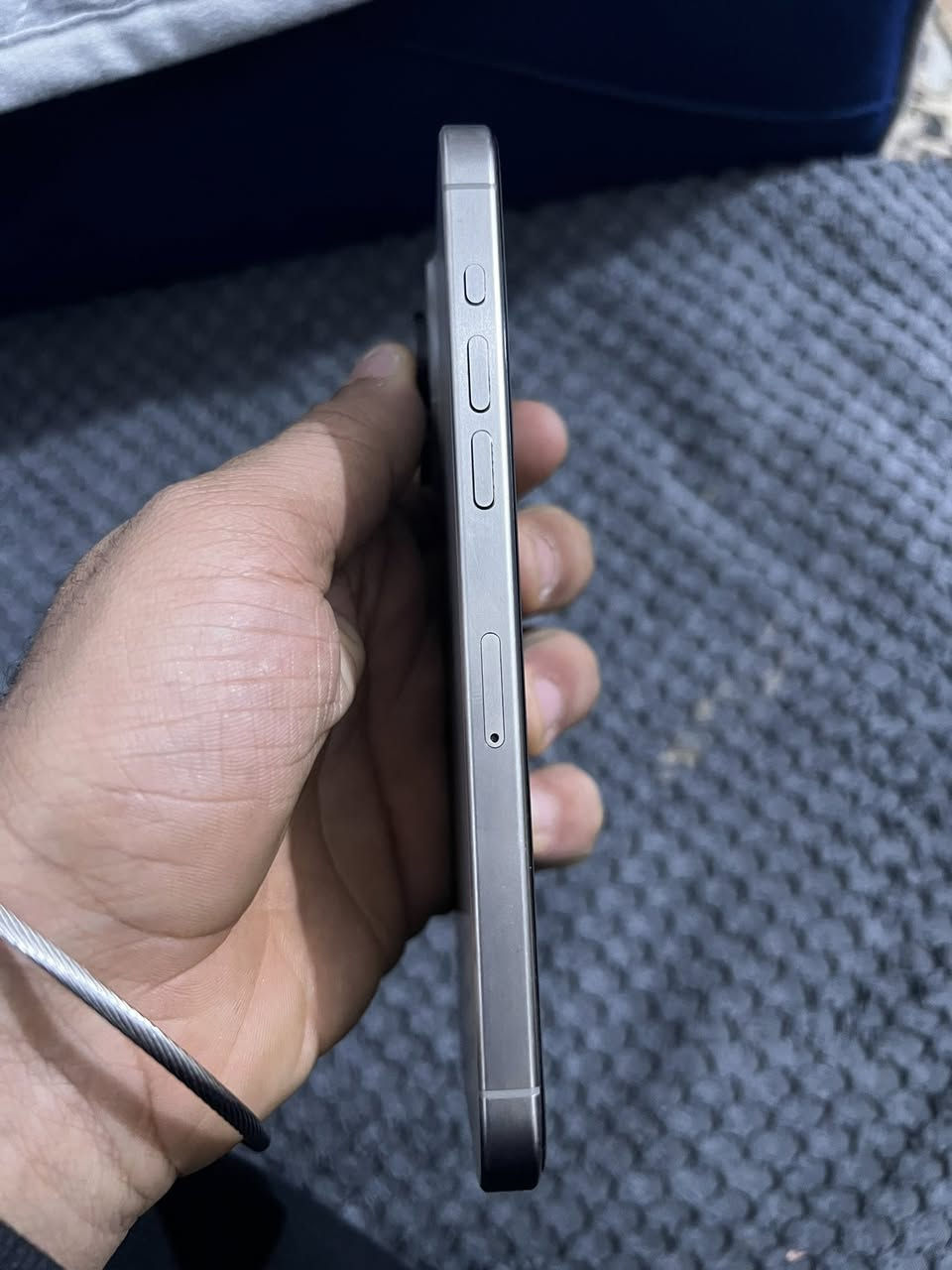 سلام عليكم آيفون 15برو ماكس كشي مابي ما مفتوح ابد ولا مصلح فقط ضربه خفيفه بل ضهر مثل ما موضح بصوره 
ذاكره 265
بطاريه 88
سعره 930
مكاني بغداد مدينه الصدر 
***********
