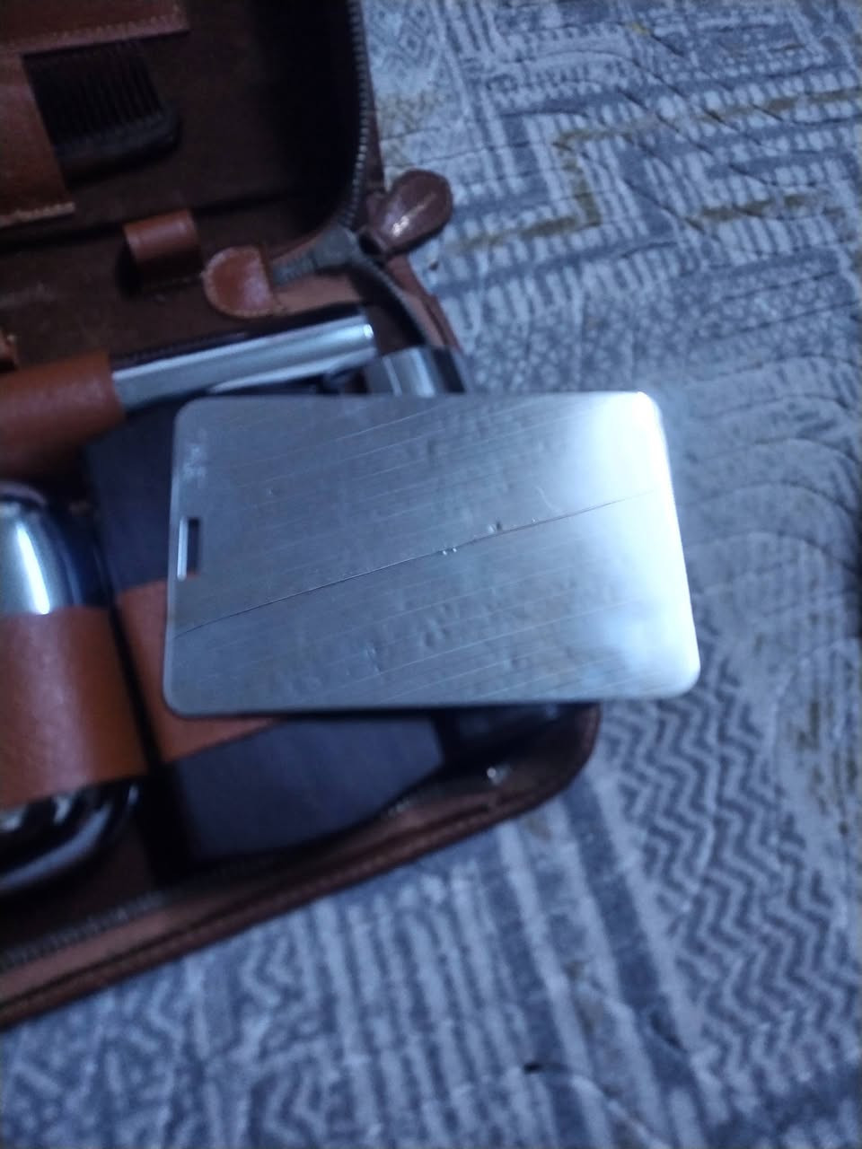 علبة احتياج السفر صنع انكلترا جلد طبيعي تحفه الستينات مرآة غير قابل للكسر مصنوع من الكروم غير مستعمله سعر مراسله خاص غير متواجد بل تعليقات


**إذا كنت صاحب هذا الإعلان وتريد حذفه لأي سبب، رجاءا أرسل رسالة إلى الدعم الفني**