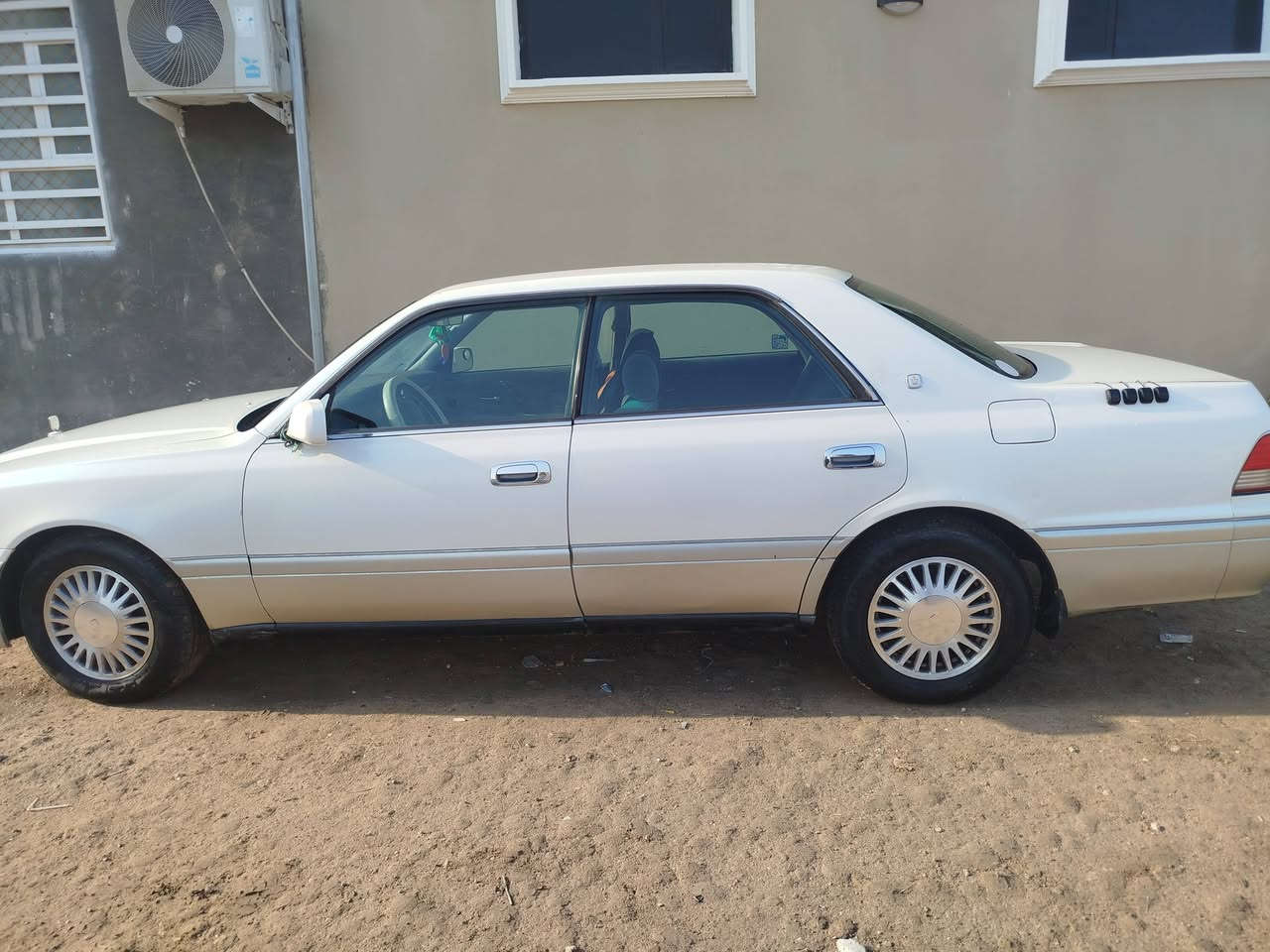 راس الثور فلات 97 رقم نكليزي مشروع وطني مكينه وكير وحداديه فول مكينه 3000 تبريد ناصرية مركز *********** مكفوله من الكصه ونقل واصوليات والعيب الشرعي سياره ستخدام سخصي السعر 115 وبيه مجال
