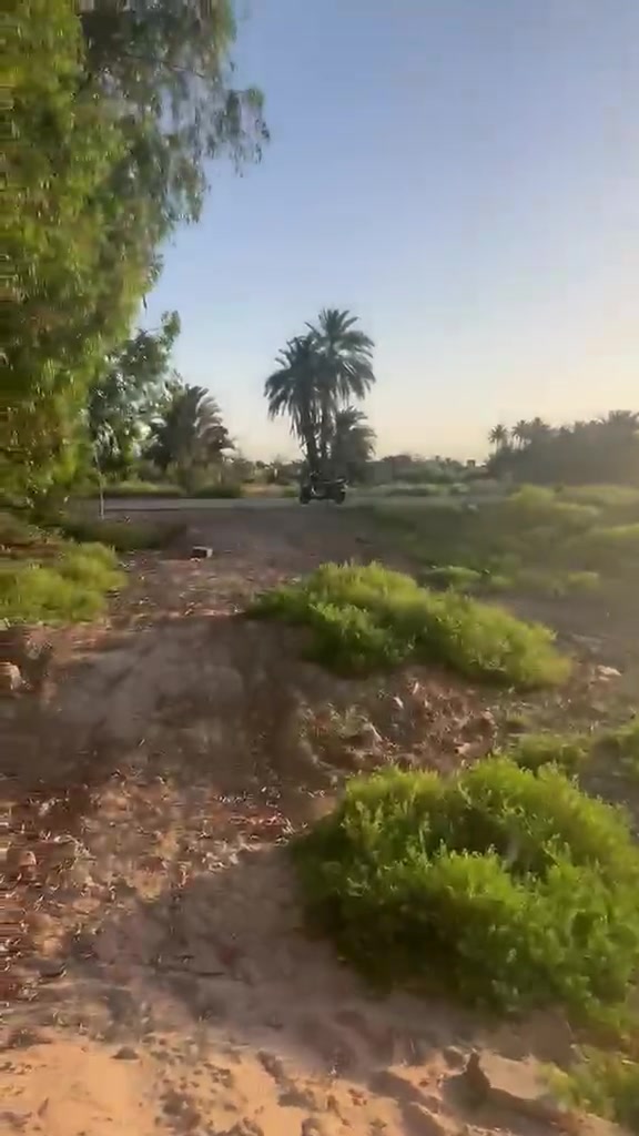 سلام عليكم بيت مع قطعه ارض مساحه دونم ومساحه لبيت 300بناء جديد موقعه حلو قريب علناضم تواصل مع هاذ رقم ‏‪***********‬‏ وتفاصيل داخل لفديو
