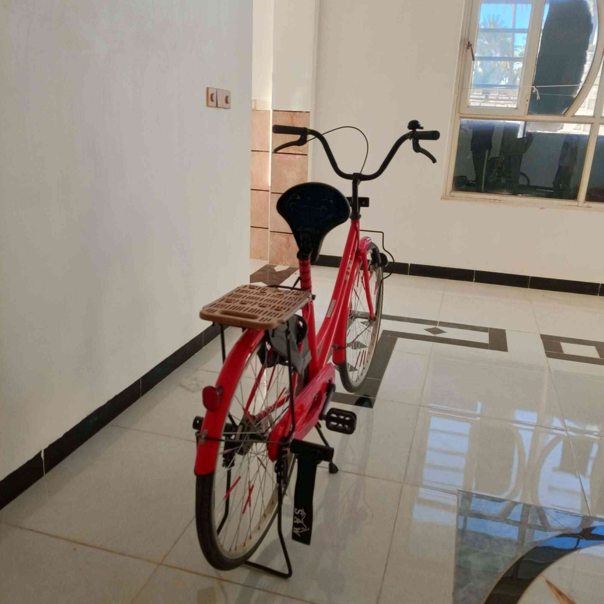 السلام عليكم 
البيسكل للبيع السبب معتاز 
العنوان نجف البوحداري 
الوان احمر ❤️
البيسكل نضيف 
موديل 2021
الشركه BD 
السعر 95 وبيه مجال بسيط كلش 
رقمي ***********
