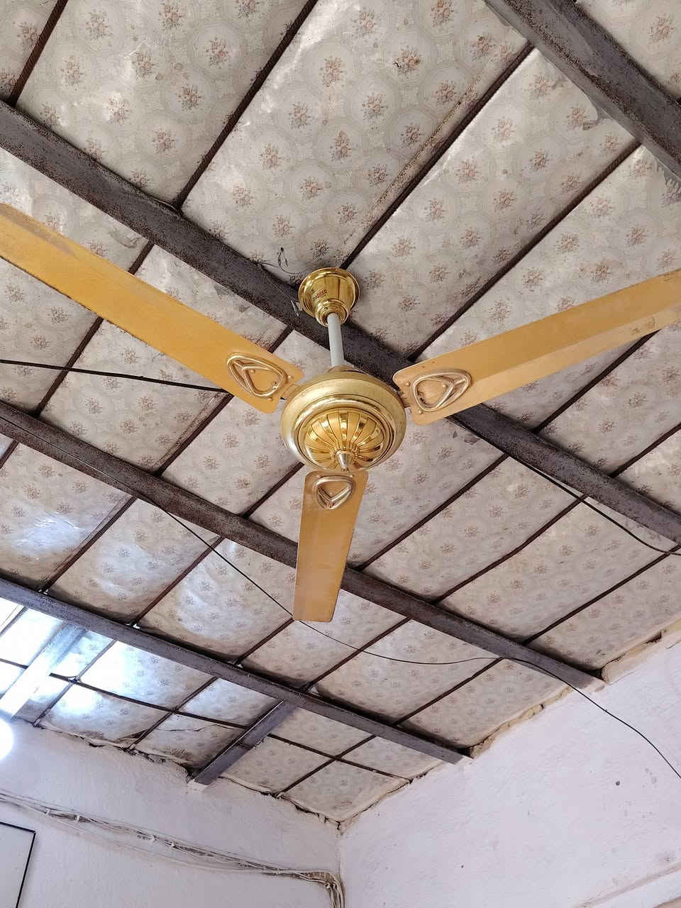 السلام عليكم شباب غراض مستعمله ليزرات ٣ على ٣٥ الواحد بدون بطاريات وقسم مابيهن شاحنات شرط الشغل  الماطورات الجبير شرط الشغ والثاني مايشتغل الجبير ٢٥ والزغير ب١٠  المراوح كلهن شرط الشغل الوحده ب٢٥ شرط الشغل
