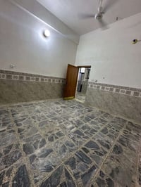شقه للإيجار طابق ارضي  الشعب/شارع الأسواق المركزيه  تحتوي على  استقبال...