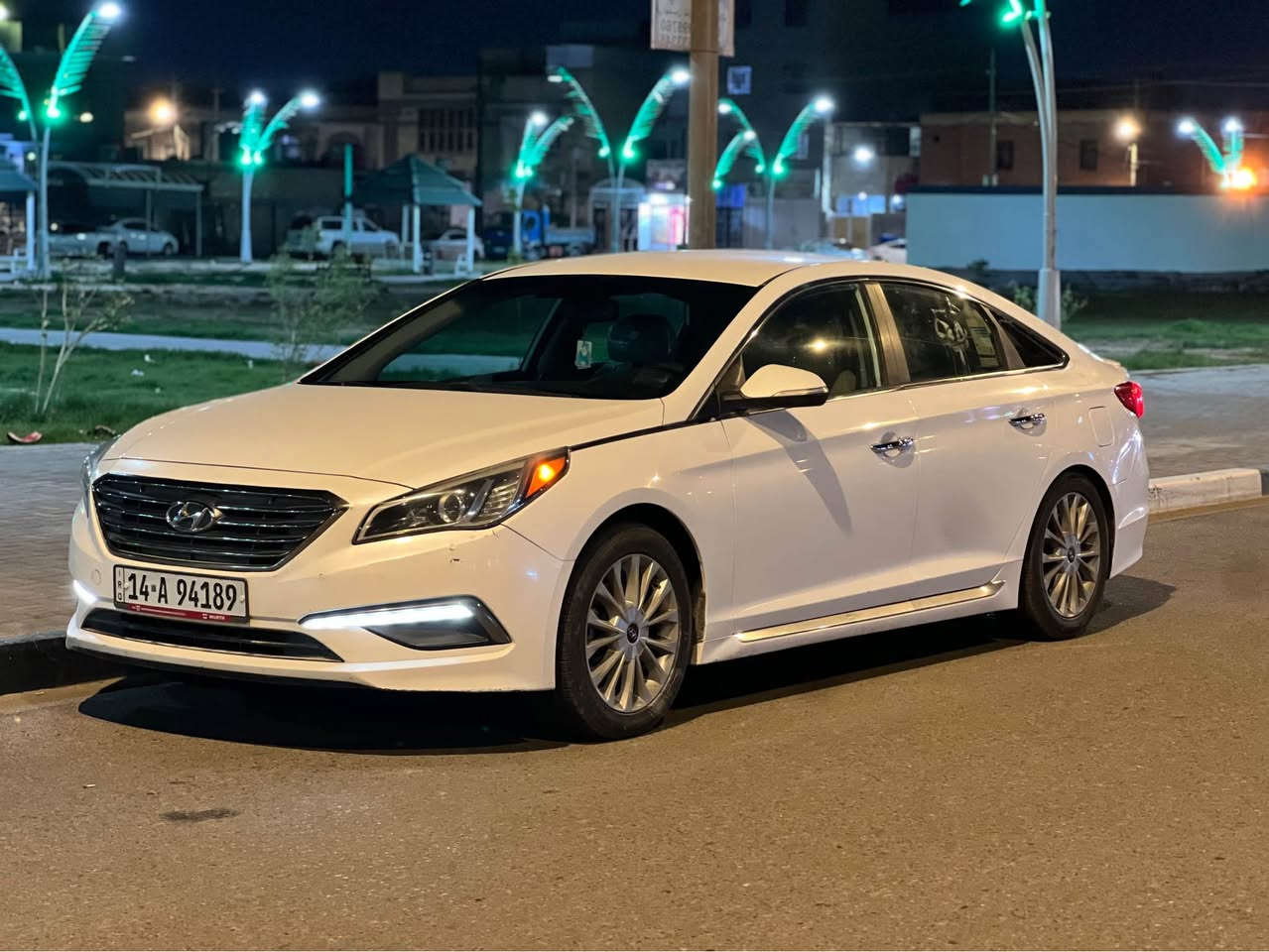 سلام عليكم اقره كل التفاصيل قبل لا تتصل  سوناته 2015 لمتد 1/1 عدى الفتحه رقم بصره الدولي كفاله من الضربه والبارد بيها صبغ بنيد وربع من التكمه على اثر تشليع وعدي فديو للسياره قبل الصبغ 
مكينة 2400 GDI كفاله من الفتح 

السياره فول 
1-بصمه 
2- شاش حجم وسط وكامره خلفيه 
3-تبريد قطعتين منفصل 
4- رادار جانبي وامامي
5-تحديد مسار وتوقف ذاتي 
6-نقاط عمياء 
7-هيترات بالمري
8- تبريد وتدفئه بالكشنات الامامبه 
9-الكشنات الخلفيه تدفئه فقط
10 - الكشنات الاماميه كهرباء 

السياره تاخذها شرط ربع ما تصرف عليها 
جاهزه من الالف للياء 
تايرات جدد ..حداده بالكارتون …لايت زنون 
ادامه كامله مكينه وكير كفاله 
السياره ب اسمي ثاني يوم احولك 
صاعده هزه وكلشي كامل 
 سعرها 135 ورقه وبيه مجال بسيط للشراي
عنواني القبله حي القائم 
***********
*********** البصرة, العراق
