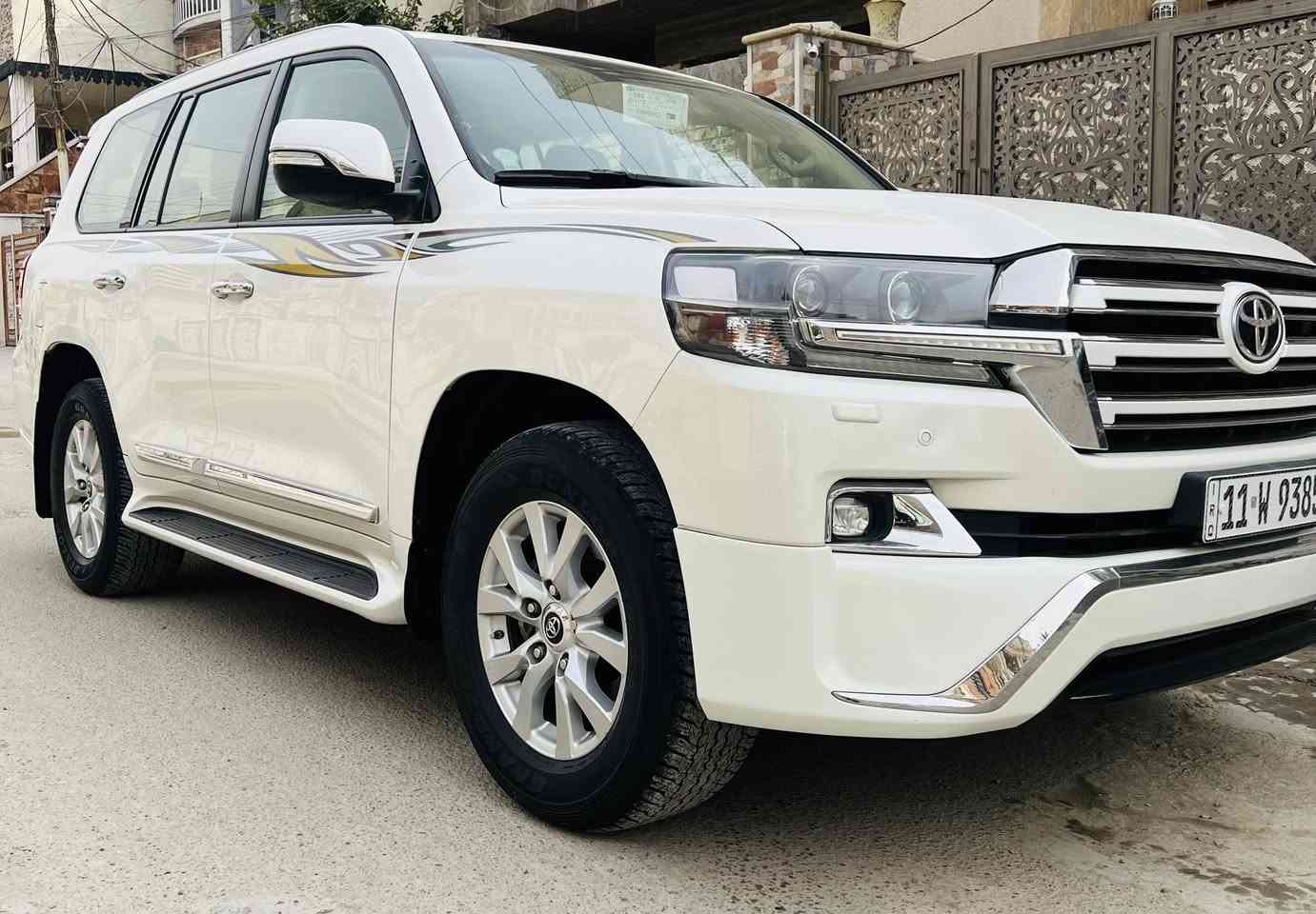 السلام عليكم لاندكروز 2017 وكاله ساز وايت ادشن سياره جديده بمعنى الكلمه مكفوله كفاله عامه من كلشي ماعدا ربع الدعاميه فقط ماشيه 78 سياره اصليه كشن 3 دكم دبل موس 6 سلندر مرقم بغداد تحويل مباشر السعر 475 ورقه مجال حك الجيه للاستفسار *********** بغداد الرصافه
