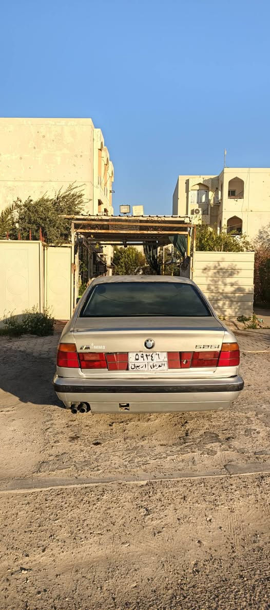 السلام عليكم
525مسكر كير عادي موديل ٩١
شعندك مراوس هم نزل 
تبريد ثلج كير محرك صدر شرط جدد تايرات باتري جدد كهربائيات كلها شغاله 

السعر ٣٨ وبيها مجال 

***********
