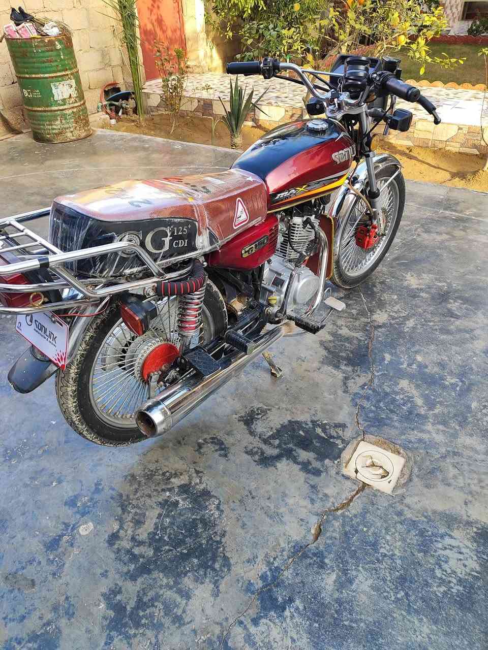 السلام عليكم دراجة سولنك 24 /4 كيرللبيع وترهم مراوس حسب القناعة دراجة حيل نضيفة محرك ما مفتوح دراجة نضيفة مثل ما شوف بصورة بيهة ورقة وحدة بدون كمرك مكاني القائم حصيبة ***********
