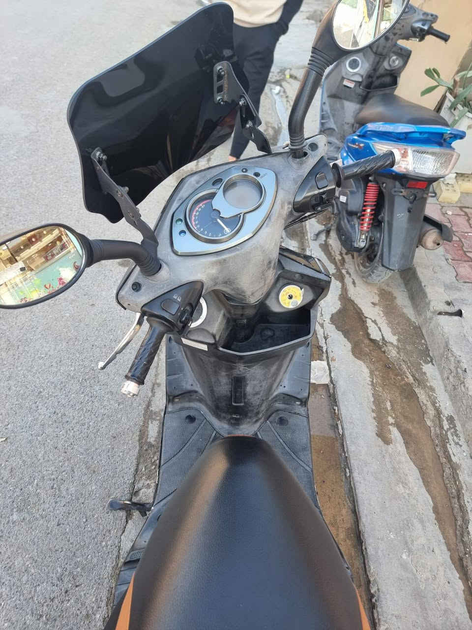 سلام عليكم دراجه سكنس فحل البيع دراجه نضيفه شكد متصور كهربائيات كلها شغاله سعر 900 مكاني بغداد الكماليه *********** هاذا رقمي بي واتساب
