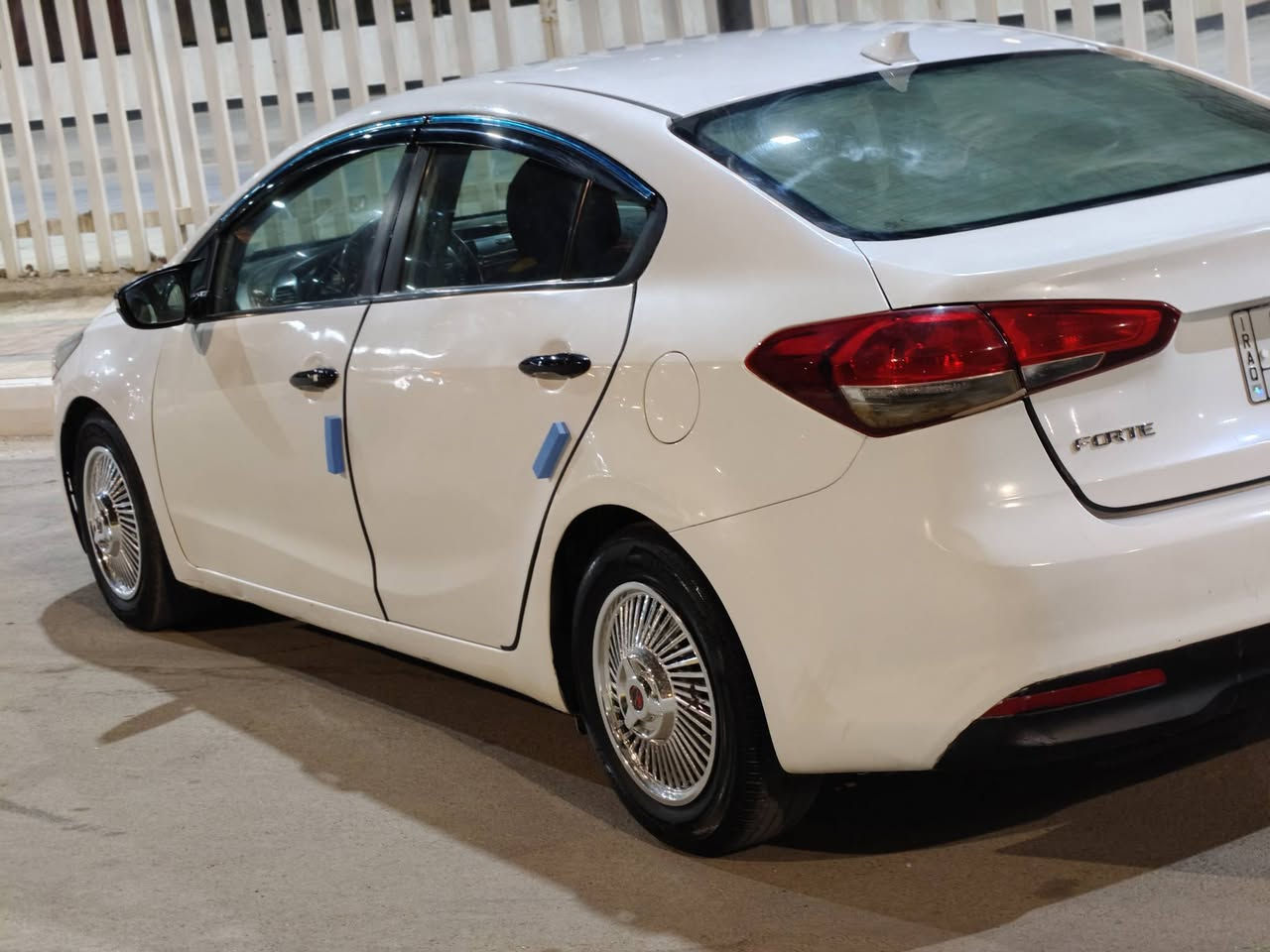 سلام عليكم 
فورتي 17 امريكي حادثة موضح بالصور 
صبغ فقط بدون تبديل ايرباك سليم بدون دواخل مكينه2000 شرط مامفتوحه ولا تنقيص ولا تبخير كير أي تي  
السعر 112
***********
