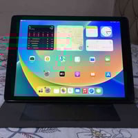 ايباد برو حجم 12.9 انج 128 كيكا  نسخة وايفاي  300 الف دينار   واتساب :...