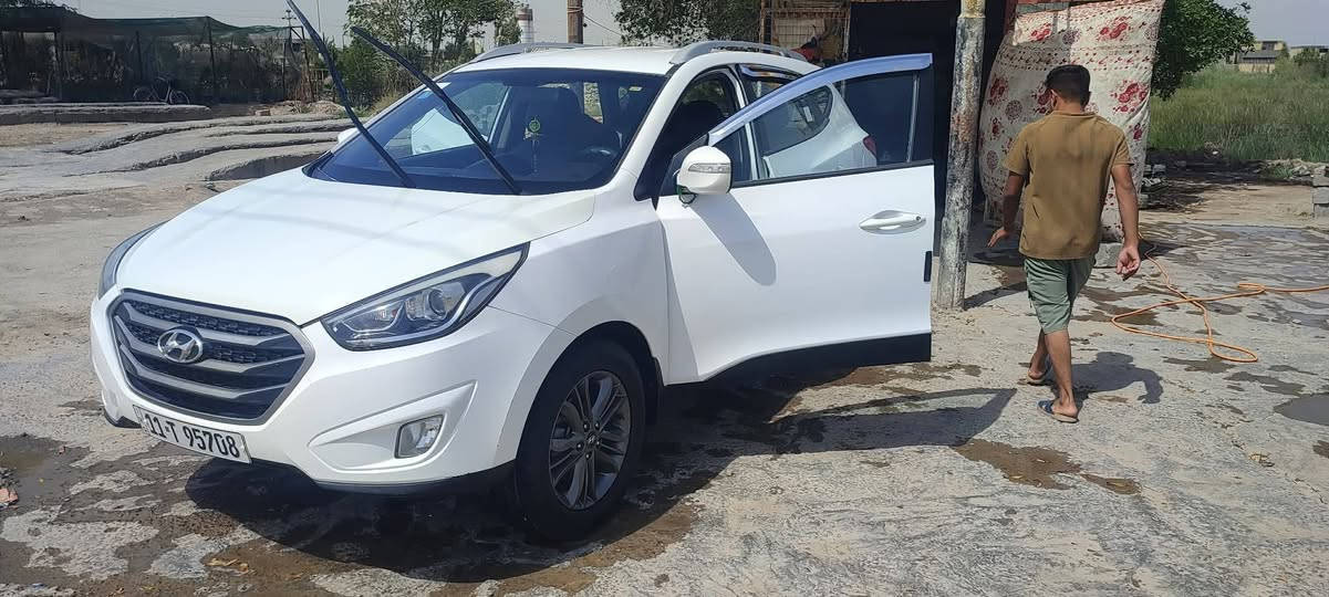 السلام عليكم توسان 2014شكل 16سياره رقم بغداد باسمي تحويل مباشر  رقم الدولي بيها بنيد مصبوغ فقط مكينه 2000دوش. تبريد قطعتين شاشه جبيره كامره. . سونارها  موجود بلمنشور الباقي كله كفاله ابيعك عسونار  ماشيه 115 تخم تاير  مكاني بابل الاسكندريه.   السعر.  150وبيها مجال.   استفسار.   ***********
