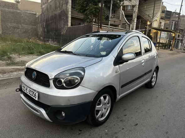 ***********
باندا كروز  2013  كير اوتو السعر 54 ورقة ماشيه 70 ألف رقم بغداد جديد  سنوية وهزة جديدة مشروع وطني باسمي بيها صبغ جاملغ سايق فقط سبب طخه خفيفة كير مكينة حداديه تبريد كله جديد مكان بغداد الصليخ ال 600  للاستفسار هذة رقمي ***********
