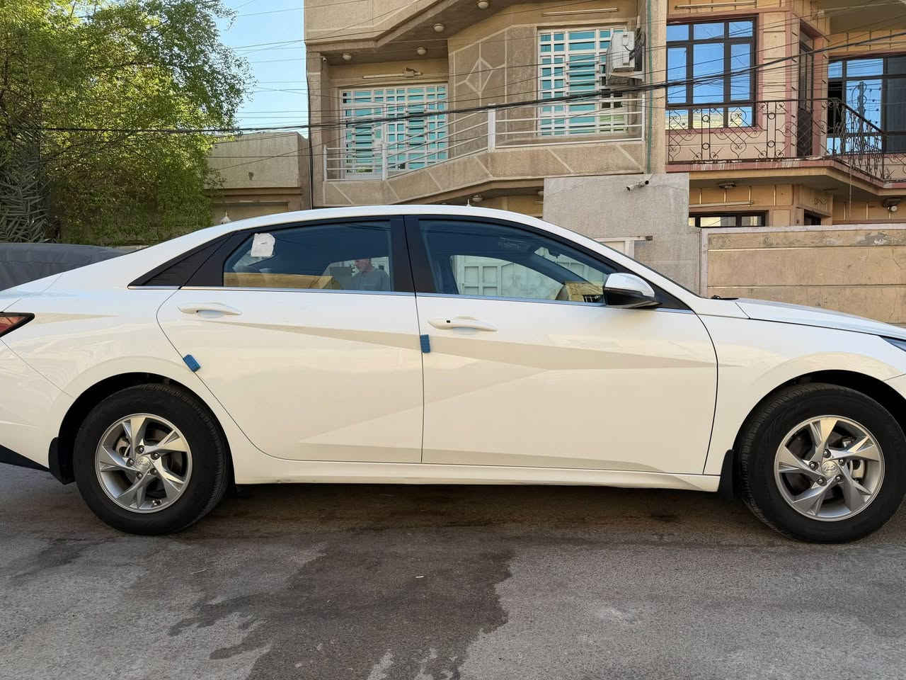 هونداي النترا موديل 2022 خليجي صناعة كوري اصلي ماشية 55000 كيلو السيارة نظيفة على ايدي زيرو ماخذها ضمان شركة الاولى 
المواصفات الفول مال خليجي
محرك 2000 
 شاشة اصلي تدعم ابل كار بلي واندرويد اوتو / كاميرا دوارة / حساس خلفي /
فتحة سقف / مري شفط كهرباء / اشاير بالمري /حساس اطارات
ويل كب حجم 15 اني شادة مكان القديم طسته انعم 
انارة منظومة ليد امامي 
تغليف ارضية جلد ودوشمة كشنات جلد سيارة جاهزة باتري جديد تاير صدر كله كامل 
مكفولة كفالة عامة عدا بارد فقط بالباب الخلفي الايمن 
السعر 165 ورقة بيها مجال بسيط مكاني بغداد السيدية تقاطع الدرويش اي استفسار رقمي *********** ابو امير
